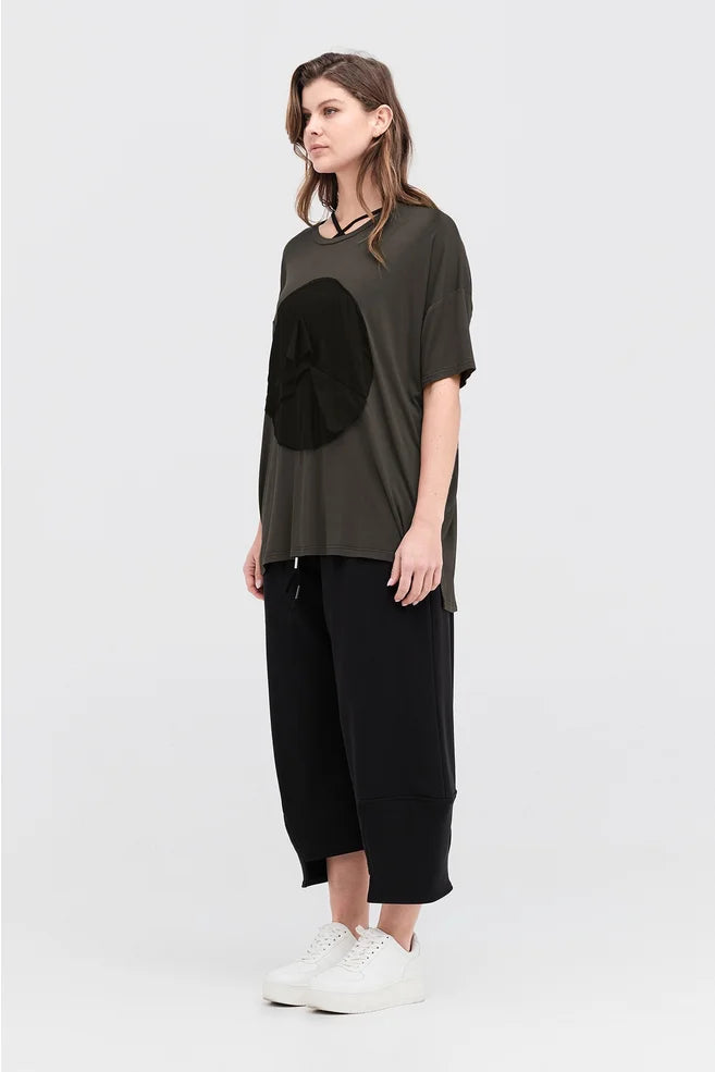 TAYLOR CIRC MODULE TEE-TARMAC/BLACK