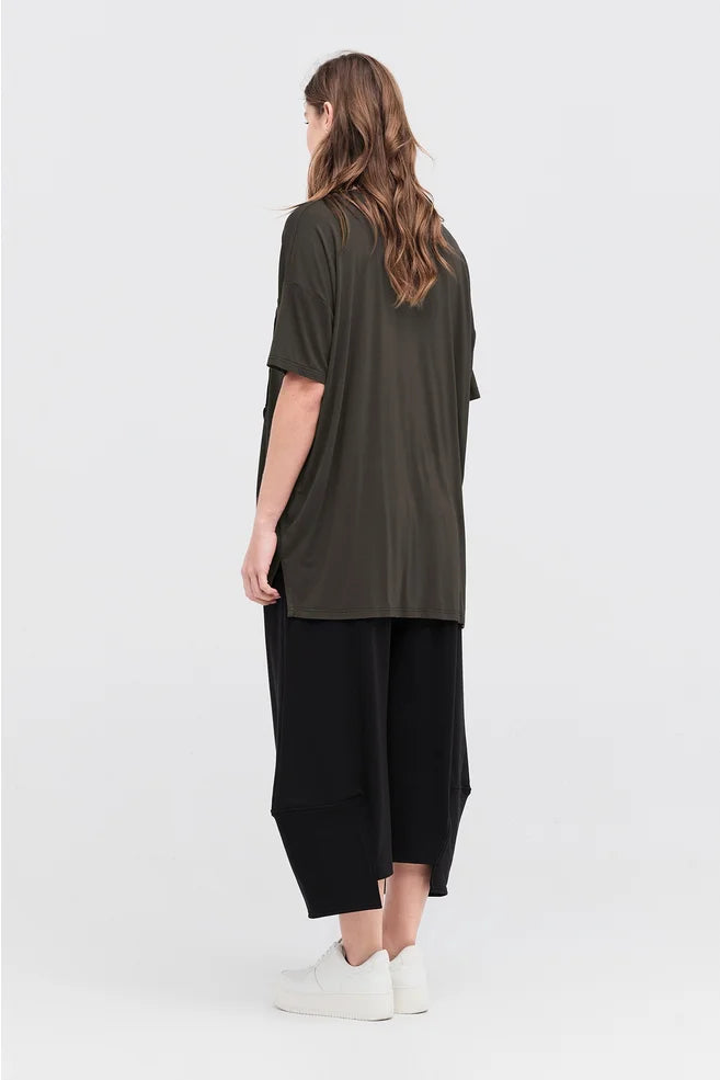 TAYLOR CIRC MODULE TEE-TARMAC/BLACK