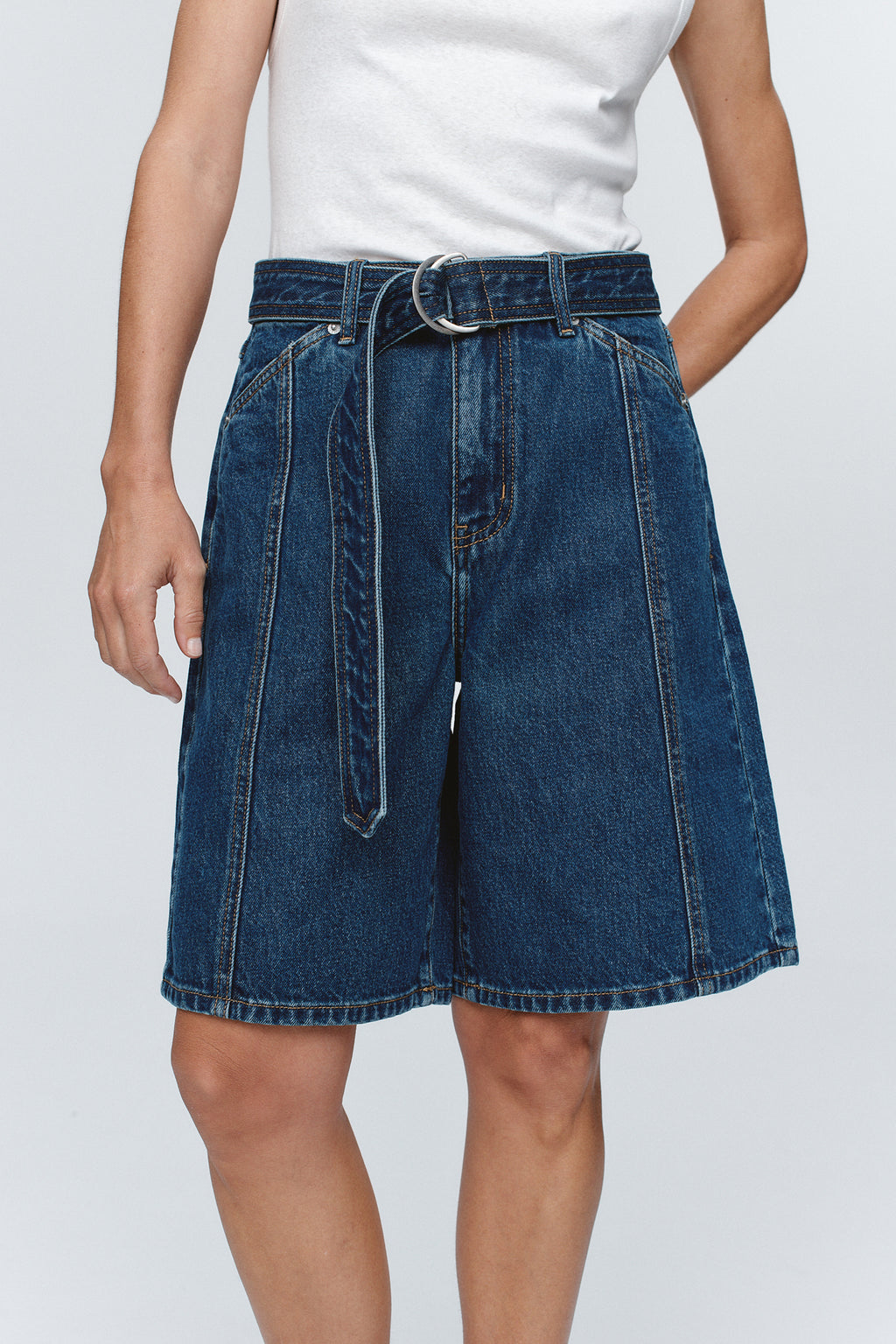 MARLE BELTED JEAN SHORT-WASHED INDIGO