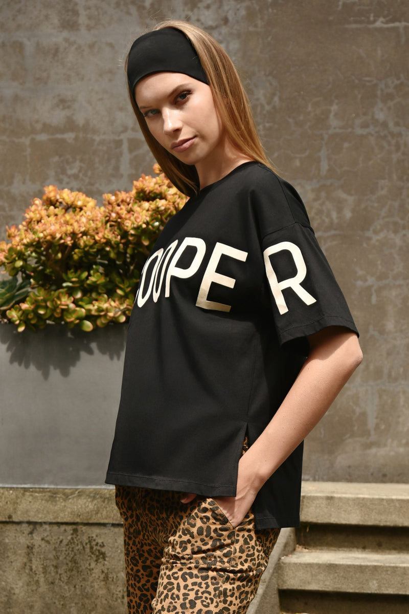 COOPER LEFT HANGING T-SHIRT-BLACK
