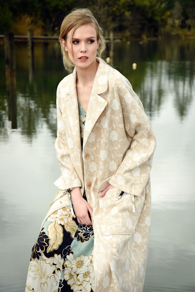 CURATE BY THE COAT-VANILLA