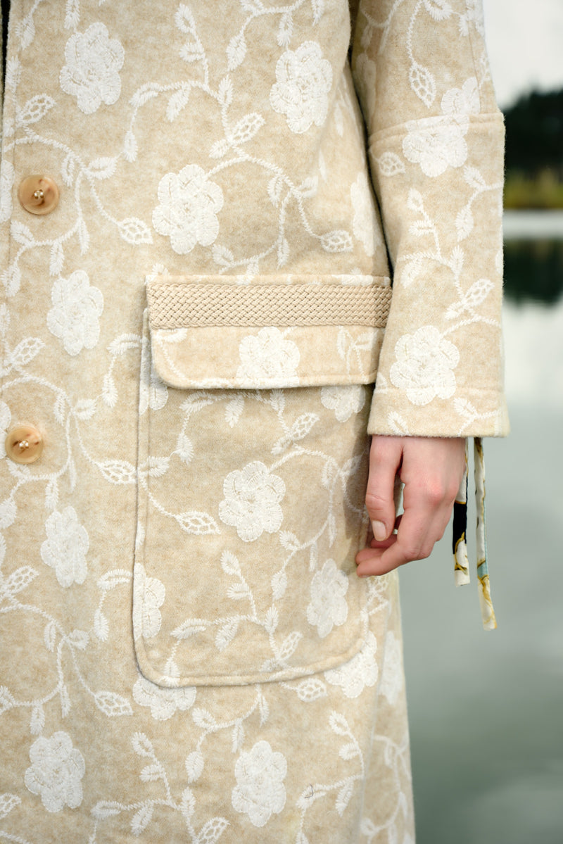 CURATE BY THE COAT-VANILLA