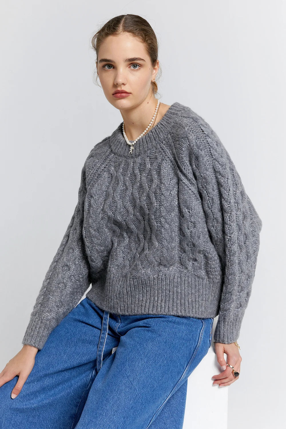 KW CABLE KNIT CROPPED SWEATER