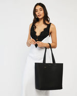 SABEN CARTER TOTE-BLACK&TAN CHAIN PRINT